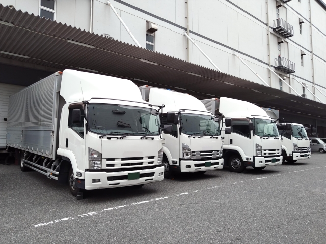 チャーター便 トラック